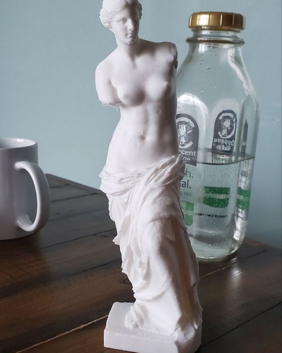 White 3D-printed Venus de Milo statue on a desk